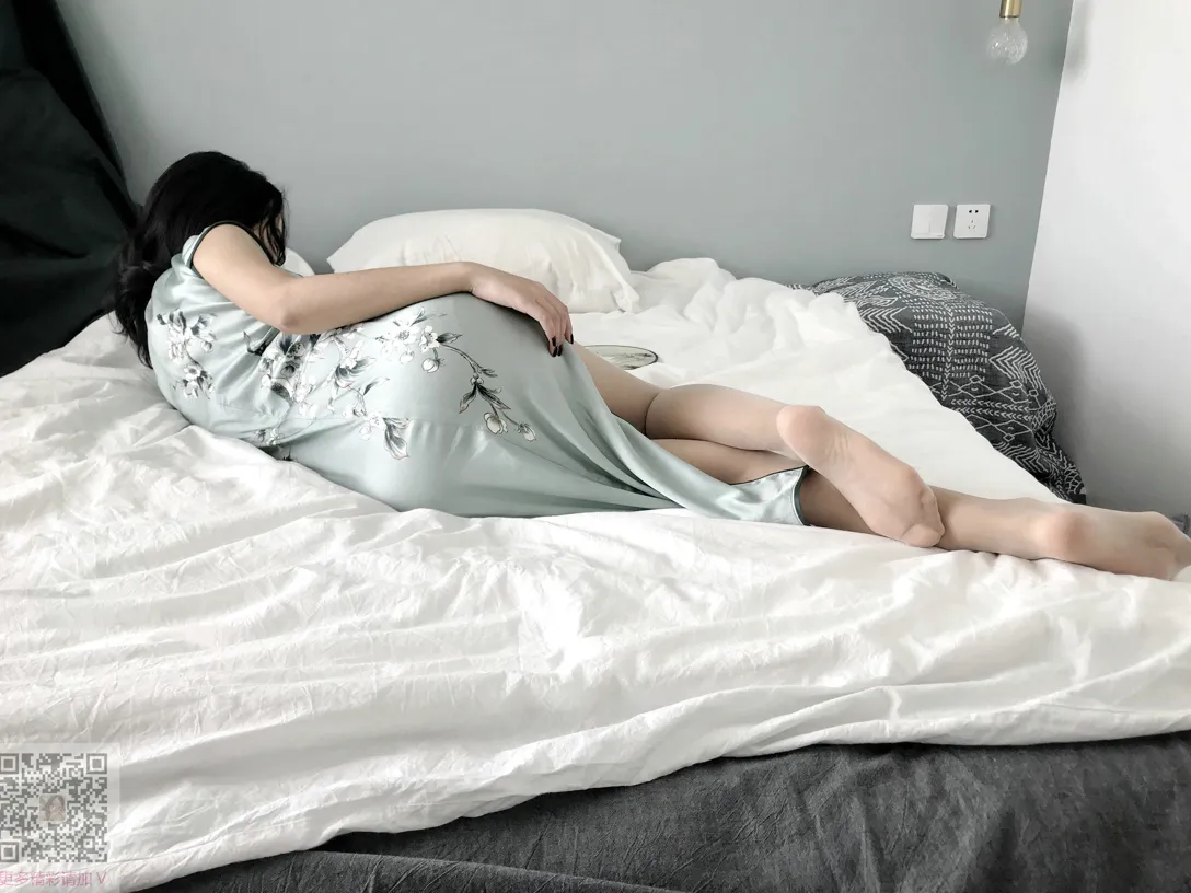 [街拍丝足] NO.115 Nia乔乔学姐居家性感旗袍肉丝 #街拍丝足、美足#[64P]-057