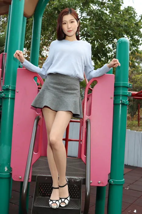 [街拍丝足] NO.011 Rita Li 性感造型外拍 #街拍丝足、美足#[75P]-038