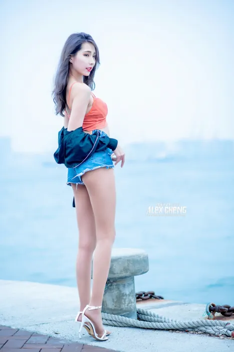 [街拍丝足] NO.023 長腿美模Anita 竹萱 性感外拍 #街拍丝足、美足#[44P]-036