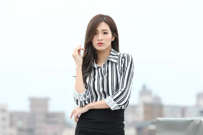 [街拍丝足] NO.025 长腿美模 张筱 性感黑丝外拍 #街拍丝足、美足#[93P]-010