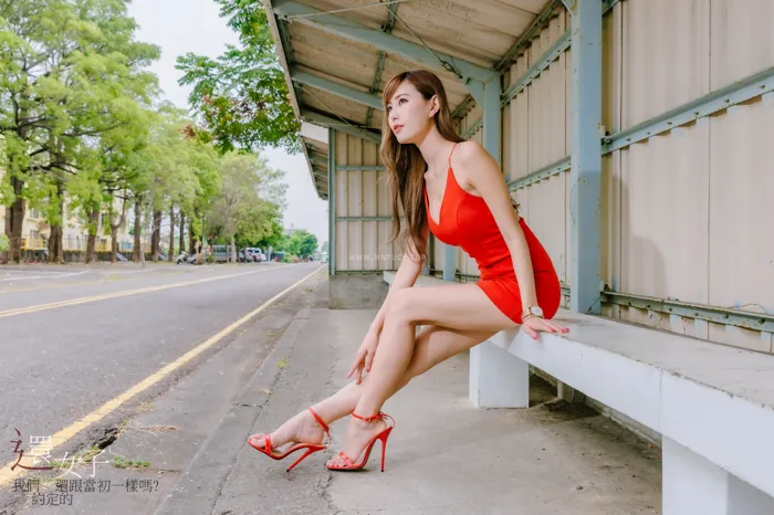 [街拍丝足] NO.047 艾比 紅連衣短裙 高跟美腿外拍 #街拍丝足、美足#[115P]-050