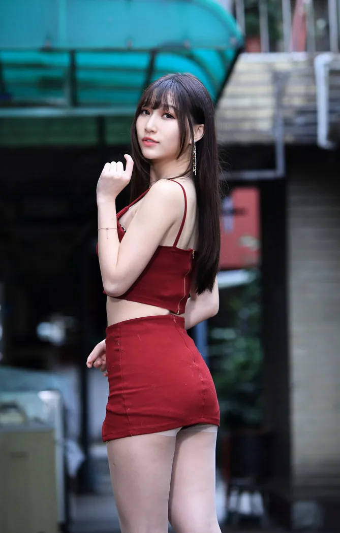 [街拍丝足] NO.100 张雅筑 紧身短裙丝袜高跟美腿 #街拍丝足、美足#[64P]-058