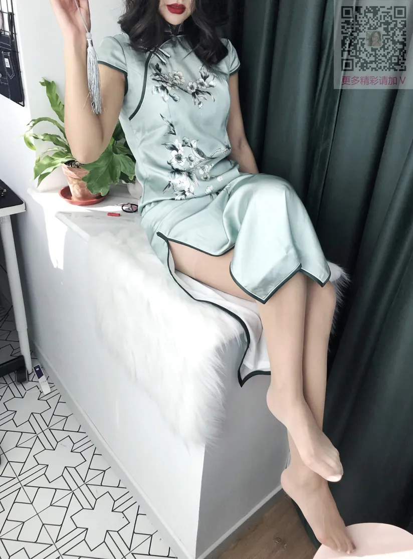 [街拍丝足] NO.115 Nia乔乔学姐居家性感旗袍肉丝 #街拍丝足、美足#[64P]-049