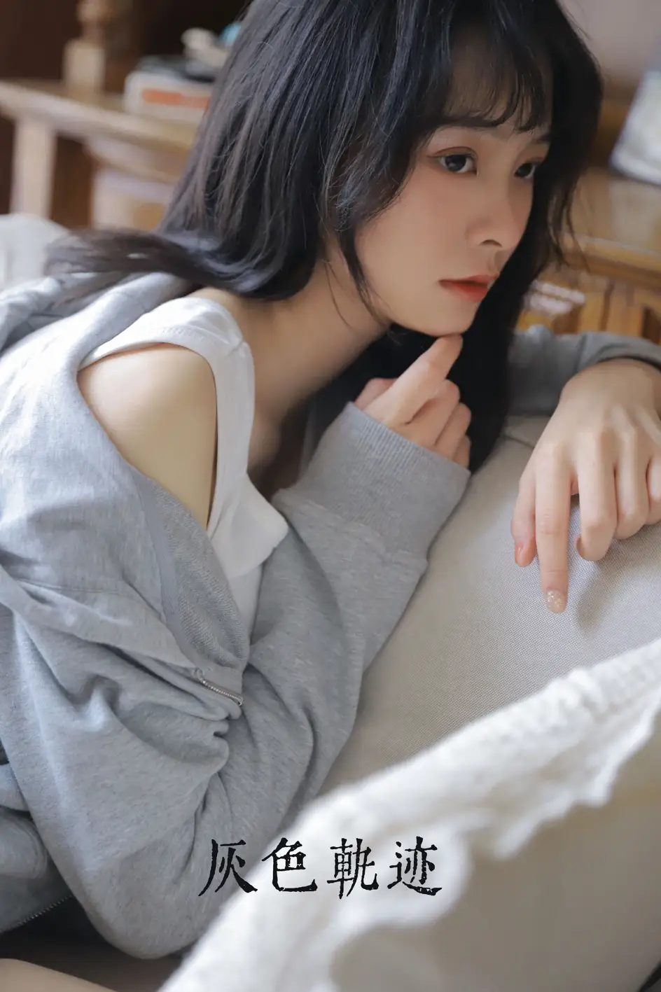 [艺图语] 2022.08.01 Vol.1599 – 灰色轨迹 -春夏_[23P]-PicJJ