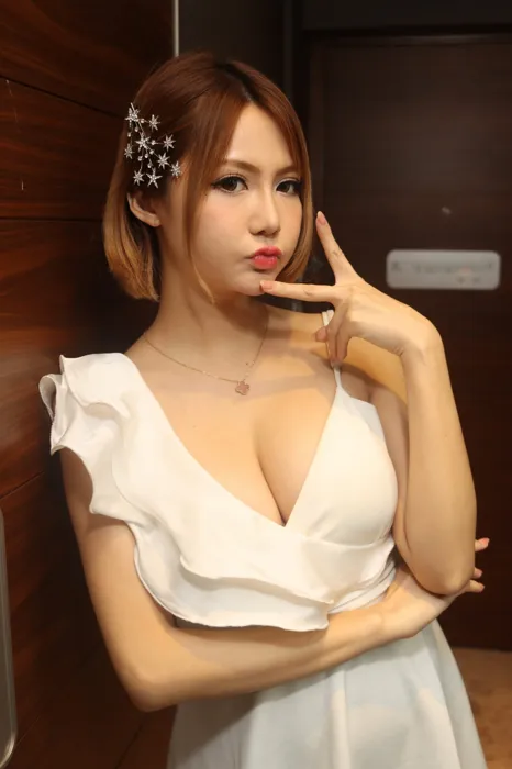 [街拍丝足] NO.092 Memi 白色短禮服 高跟美腿外拍 #街拍丝足、美足#[95P]-027
