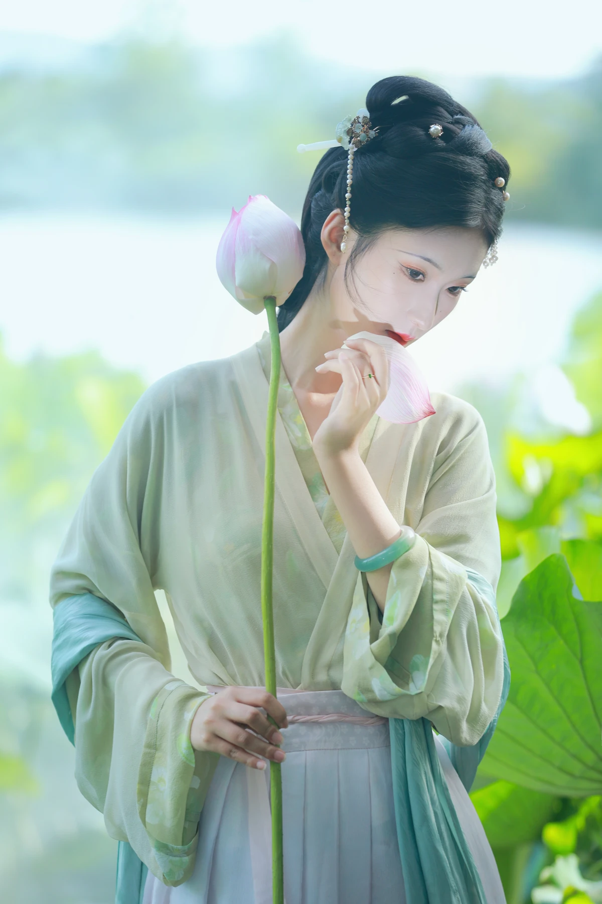[艺图语]2023.01.12 Vol.2900 她清冷得好像一首宋词#荷里寒#[22P]-023
