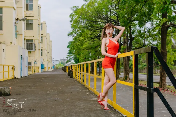 [街拍丝足] NO.047 艾比 紅連衣短裙 高跟美腿外拍 #街拍丝足、美足#[115P]-084