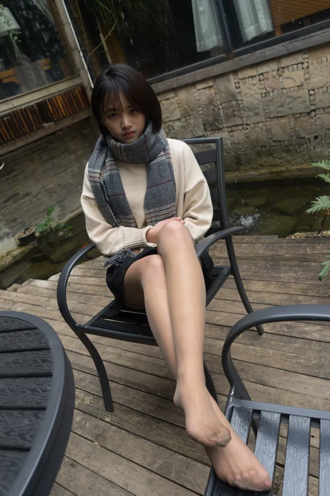 [街拍丝足] NO.001 高中妹子街边偶遇直接约拍不犹豫 #街拍丝足、美足#[109P]-018