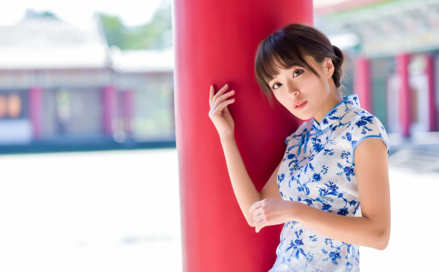 [街拍丝足] NO.189 繆婉瑜 碎花短旗袍高跟美腿#街拍丝足、美足#[68P]-052