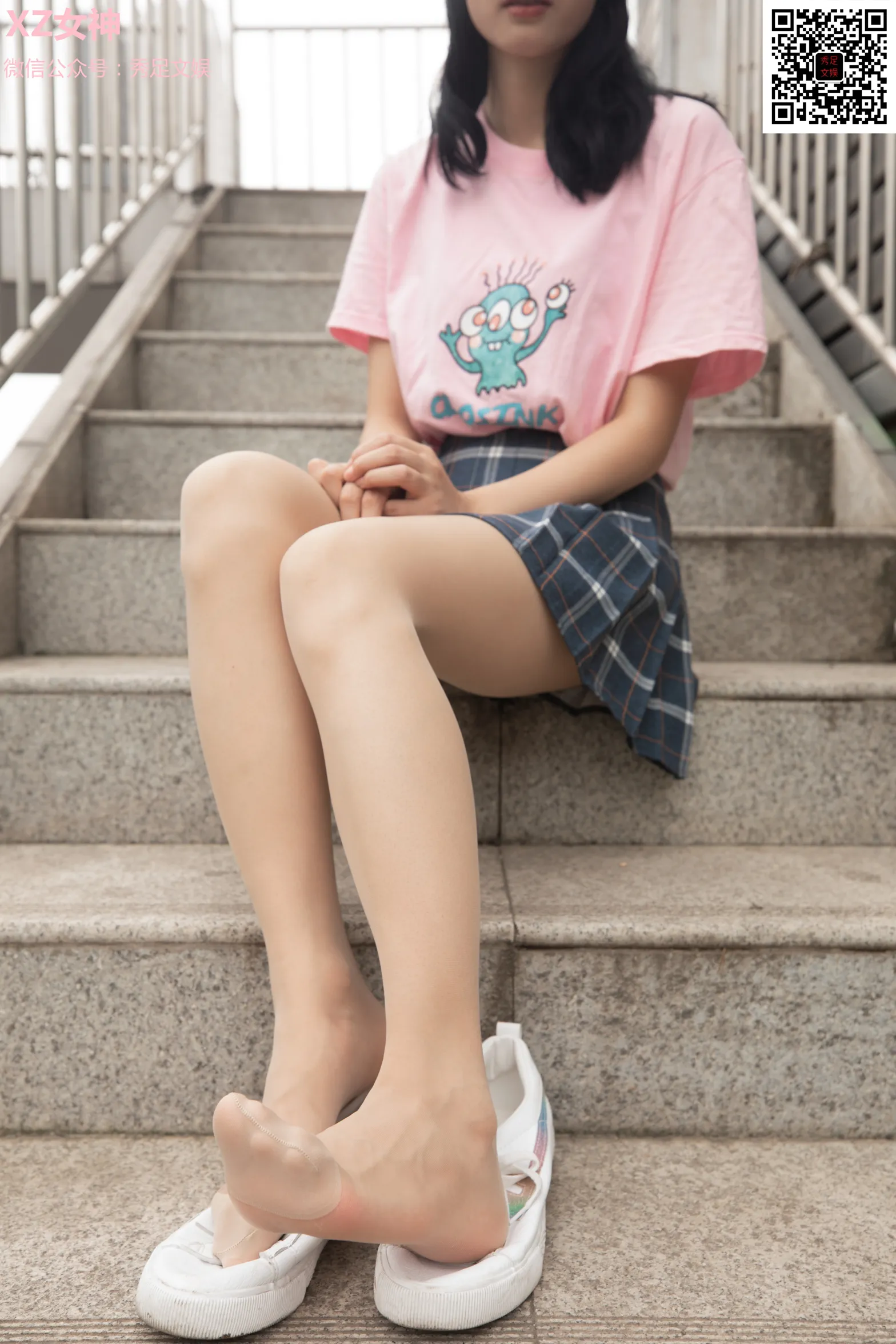 [街拍丝足] NO.006 青春无敌的百褶裙少女 #街拍丝足、美足#[60P]-054