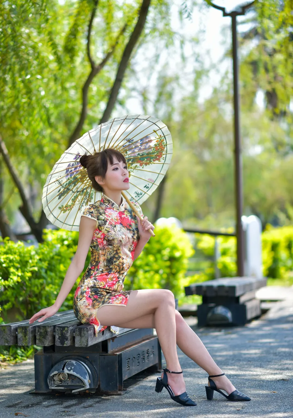 [街拍丝足] NO.189 繆婉瑜 碎花短旗袍高跟美腿#街拍丝足、美足#[68P]-033
