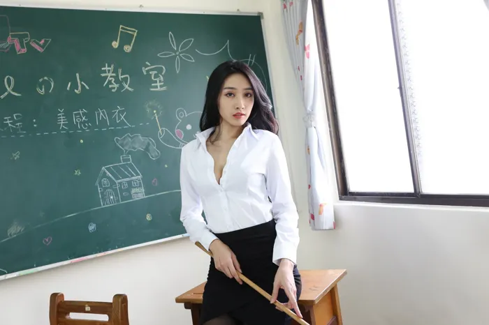 [街拍丝足] NO.058  段璟乐 教师黑丝 高跟美腿旅拍 #街拍丝足、美足#[59P]-044