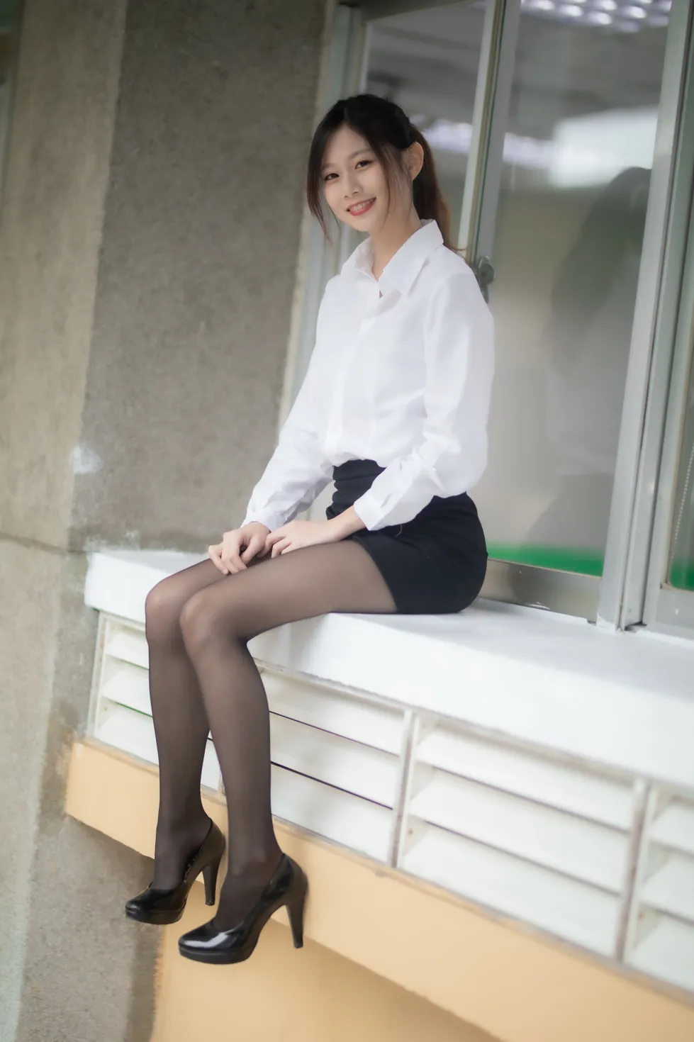 [街拍丝足] NO.128 Dolly Liu OL黑丝高跟美腿 #街拍丝足、美足#[31P]-011