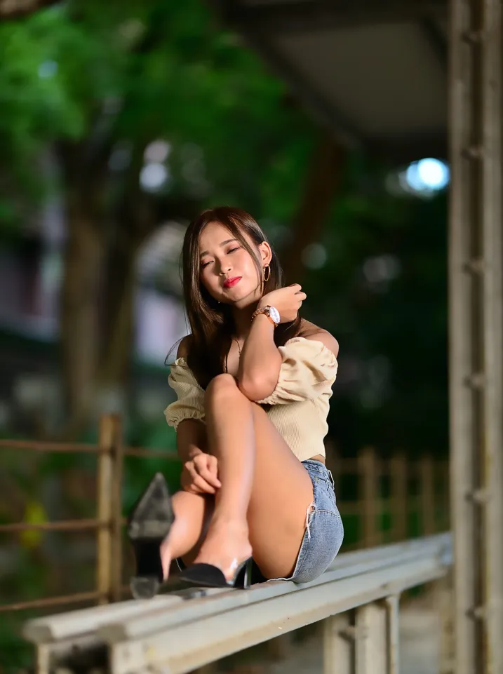 [街拍丝足] NO.203 许筱真 牛仔短裙高跟美腿 #街拍丝足、美足#[73P]-043