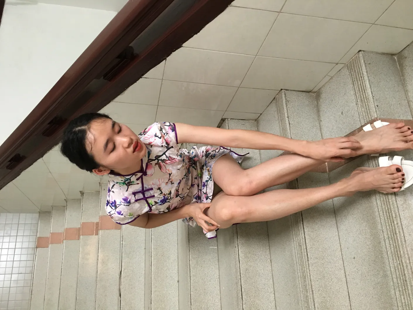 [街拍丝足] NO.021 男科医生小石的超嫩美足长腿网球场写真 #街拍丝足、美足#[80P]-012