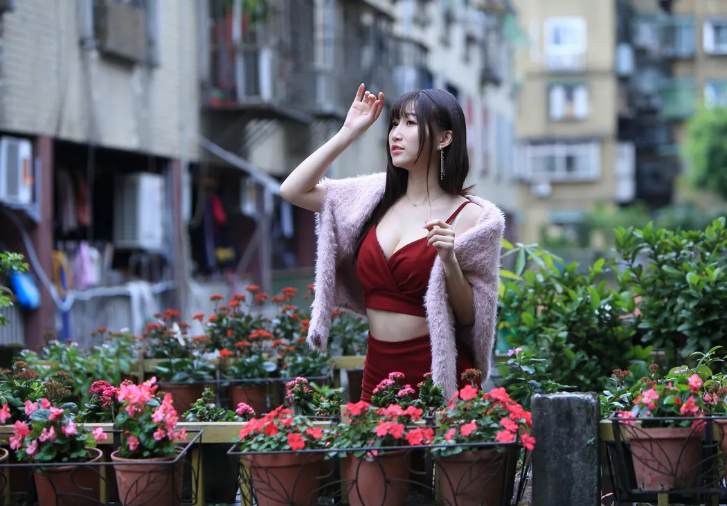 [街拍丝足] NO.100 张雅筑 紧身短裙丝袜高跟美腿 #街拍丝足、美足#[64P]-019