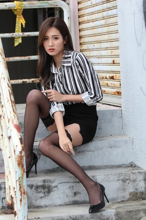 [街拍丝足] NO.025 长腿美模 张筱 性感黑丝外拍[93P]-PicJJ
