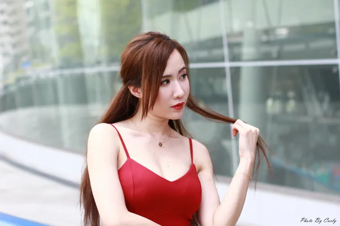 [街拍丝足] NO.042 Dora 吊带紧身裙 高跟美腿外拍 #街拍丝足、美足#[137P]-058