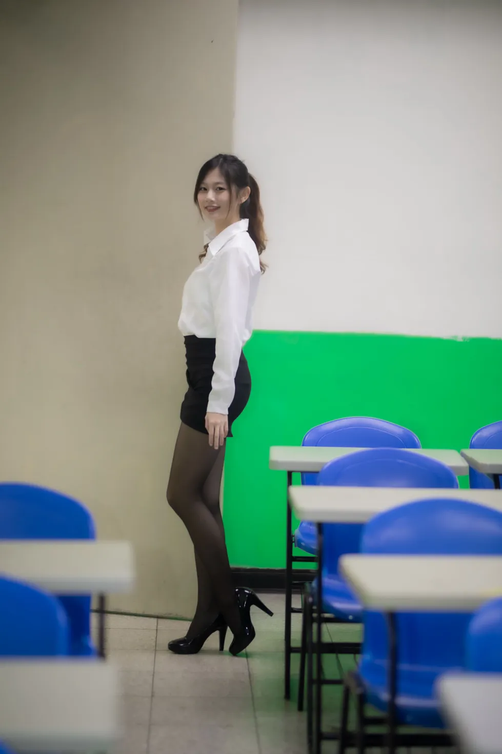 [街拍丝足] NO.128 Dolly Liu OL黑丝高跟美腿 #街拍丝足、美足#[31P]-020