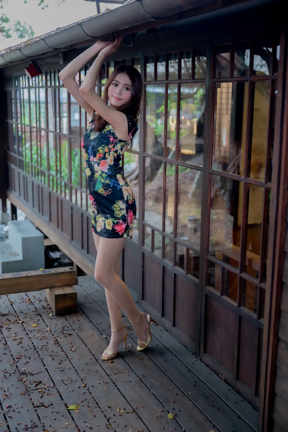 [街拍丝足] NO.202 何佳欣 黑花短旗袍丝袜高跟美腿 #街拍丝足、美足#[97P]-007