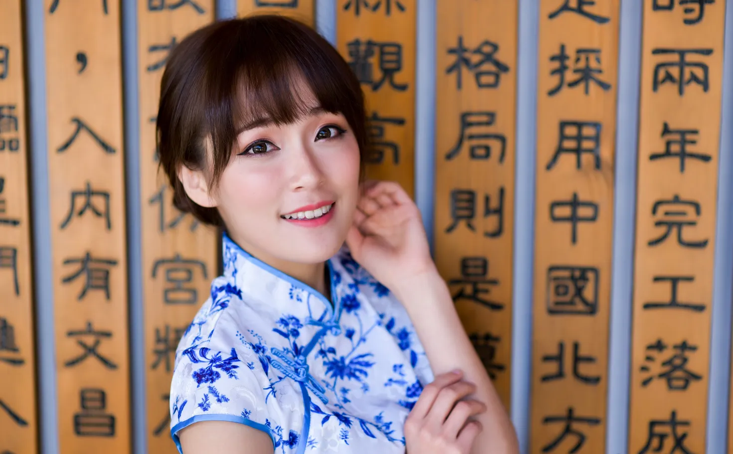 [街拍丝足] NO.189 繆婉瑜 碎花短旗袍高跟美腿#街拍丝足、美足#[68P]-067