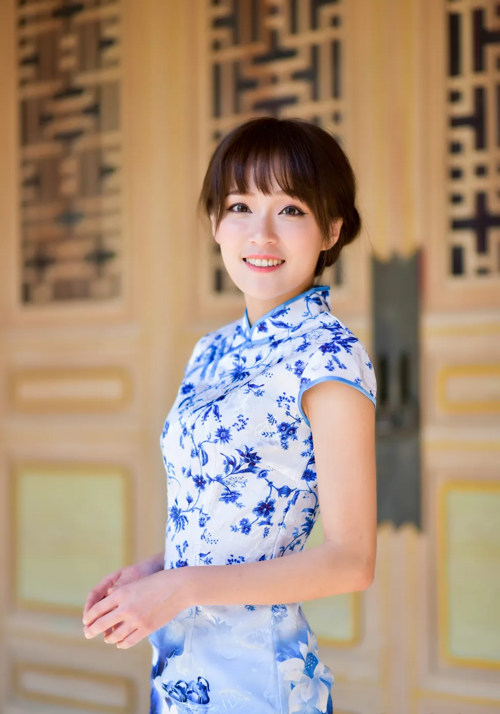[街拍丝足] NO.189 繆婉瑜 碎花短旗袍高跟美腿#街拍丝足、美足#[68P]-060