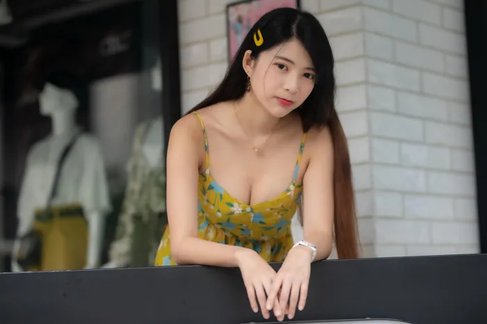 [街拍丝足] NO.090 湘芹 性感短裙 高跟美腿外拍 #街拍丝足、美足#[64P]-006