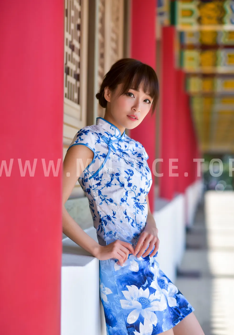 [街拍丝足] NO.189 繆婉瑜 碎花短旗袍高跟美腿#街拍丝足、美足#[68P]-050