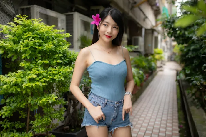 [街拍丝足] NO.090 湘芹 性感短裙 高跟美腿外拍 #街拍丝足、美足#[64P]-051