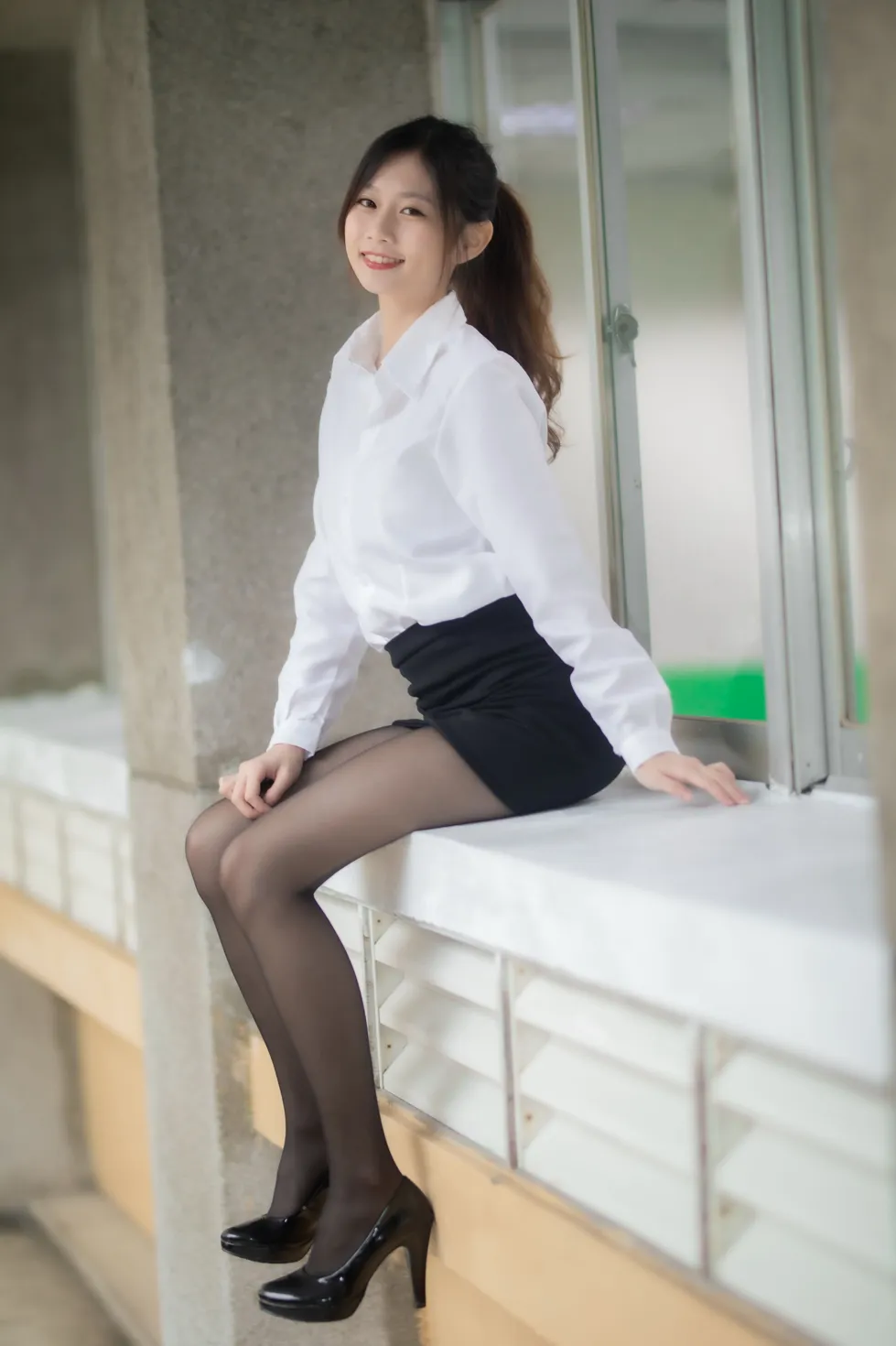 [街拍丝足] NO.128 Dolly Liu OL黑丝高跟美腿 #街拍丝足、美足#[31P]-010