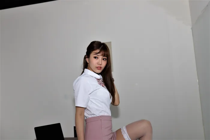 [街拍丝足] NO.010 长腿美模 小玉vs凯蒂 辨公室OL秘书 性感外拍2 #街拍丝足、美足#[84P]-030
