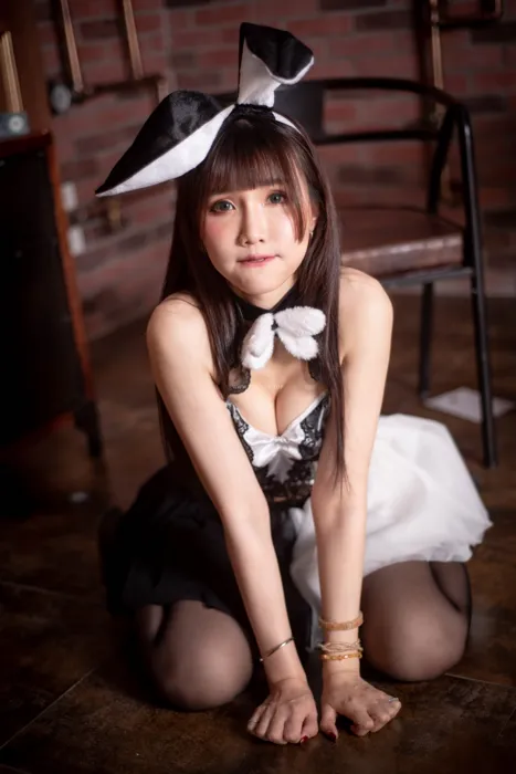 [街拍丝足] NO.079  乔乔儿 兔女郎 高跟美腿外拍 #街拍丝足、美足#[48P]-025