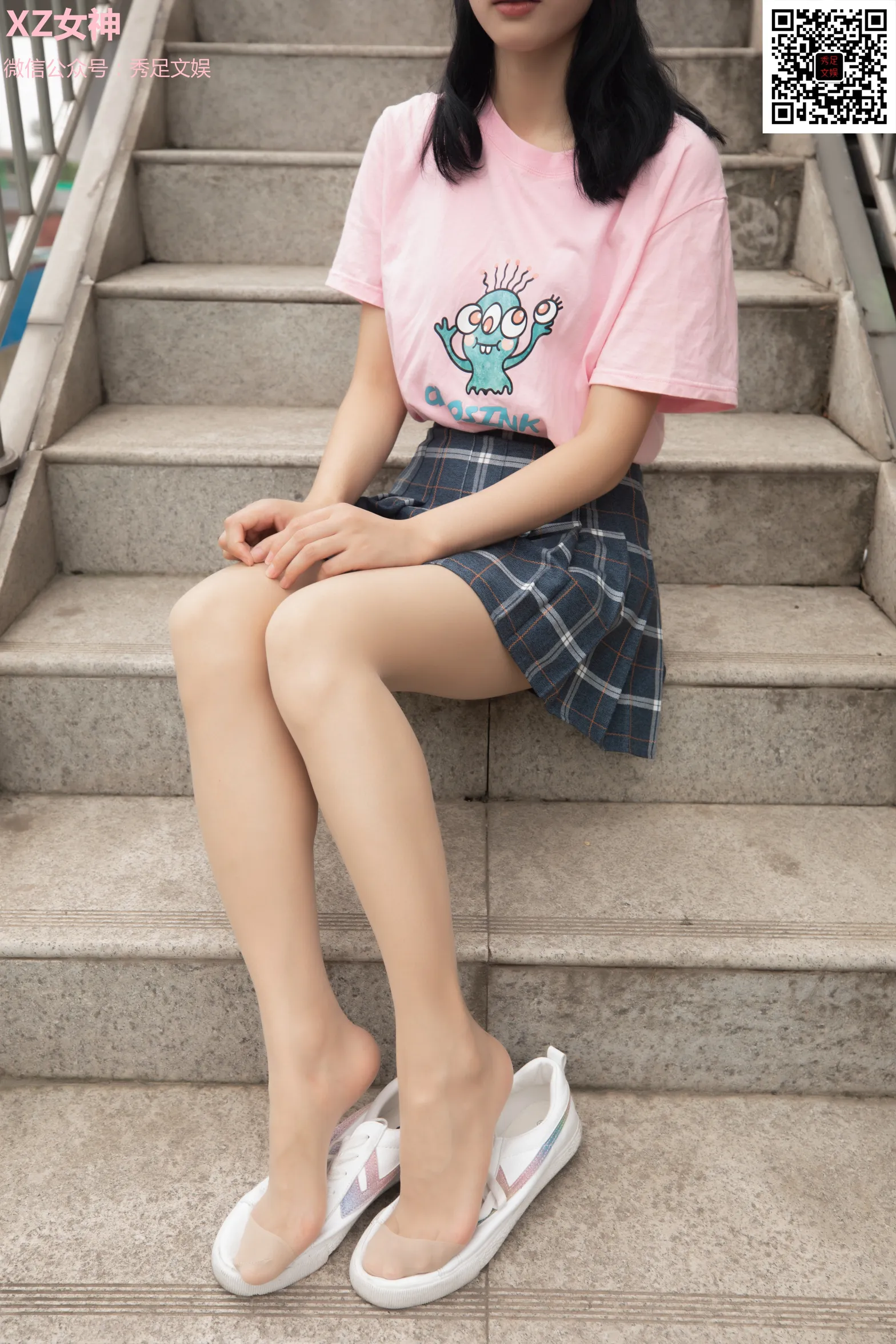 [街拍丝足] NO.006 青春无敌的百褶裙少女 #街拍丝足、美足#[60P]-045