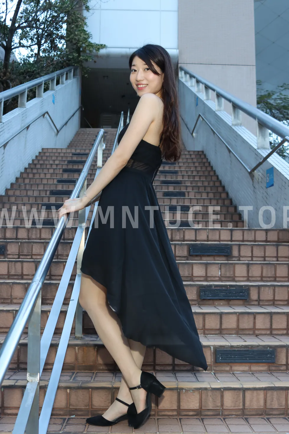 [街拍丝足] NO.106 吴小葵 公园黑色长裙 #街拍丝足、美足#[61P]-050