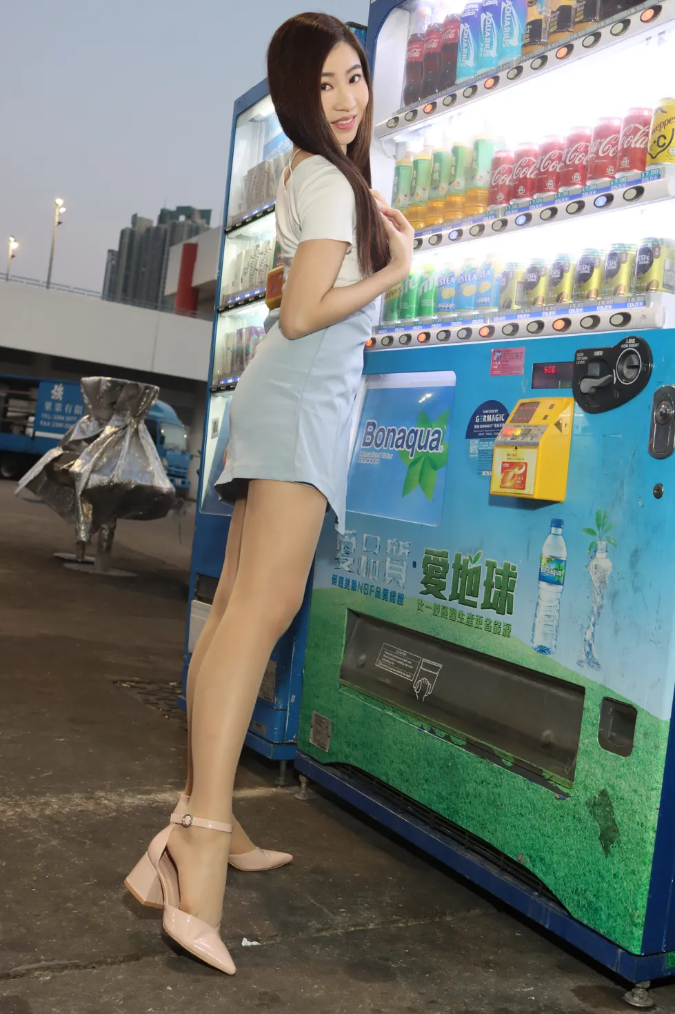[街拍丝足] NO.198 梓萱 短裙丝袜涼高美腿 #街拍丝足、美足#[80P]-072