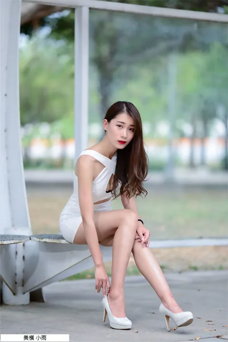 [街拍丝足] NO.096 小雨 露肩连衣短裙 高跟美腿外拍 #街拍丝足、美足#[100P]-003