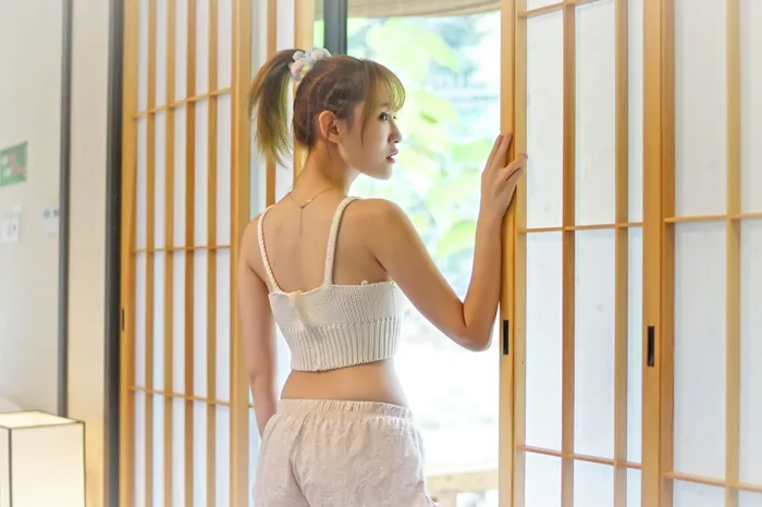 [街拍丝足] NO.223 涵涵 和室小短裤 #街拍丝足、美足#[50P]-026
