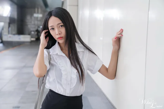 [街拍丝足] NO.218 施绍婷 OL 丝袜高跟美腿外拍[24P]-PicJJ