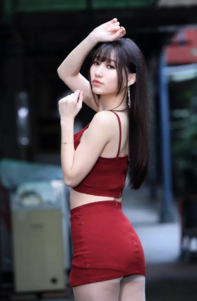 [街拍丝足] NO.100 张雅筑 紧身短裙丝袜高跟美腿 #街拍丝足、美足#[64P]-062