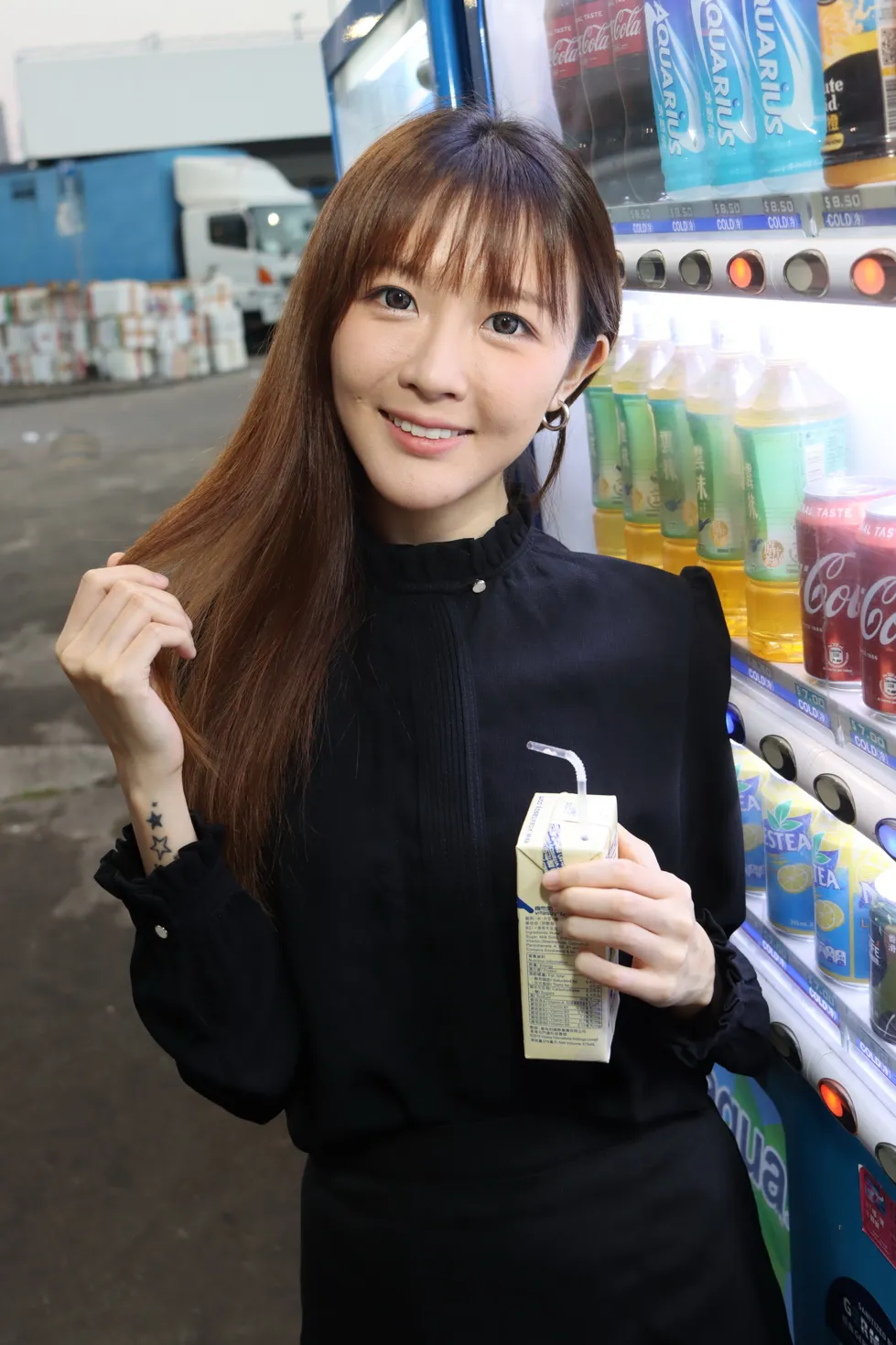 [街拍丝足] NO.161 Kiki 短裙丝袜美腿 #街拍丝足、美足#[95P]-085