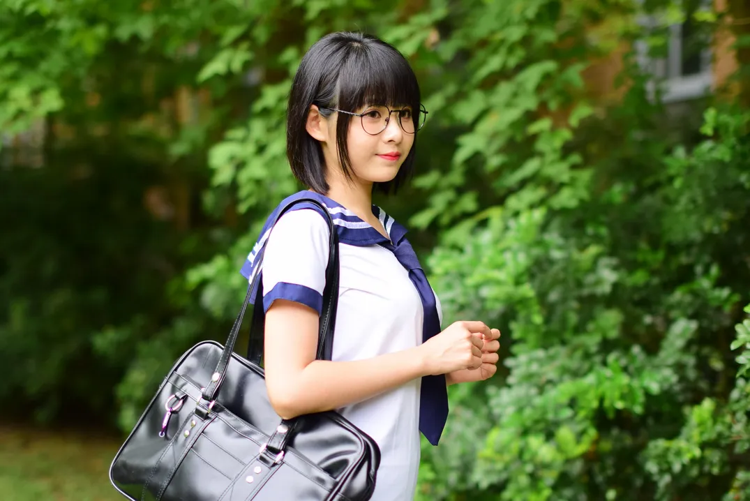 [街拍丝足] NO.171 海琳 学生制服 #街拍丝足、美足#[73P]-009