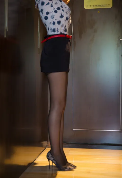 [街拍丝足] NO.035 下班机的黑丝诱惑 #街拍丝足、美足#[63P]-049