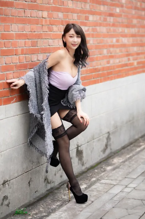 [街拍丝足] NO.085 芈梦 高跟美腿外拍 #街拍丝足、美足#[58P]-021