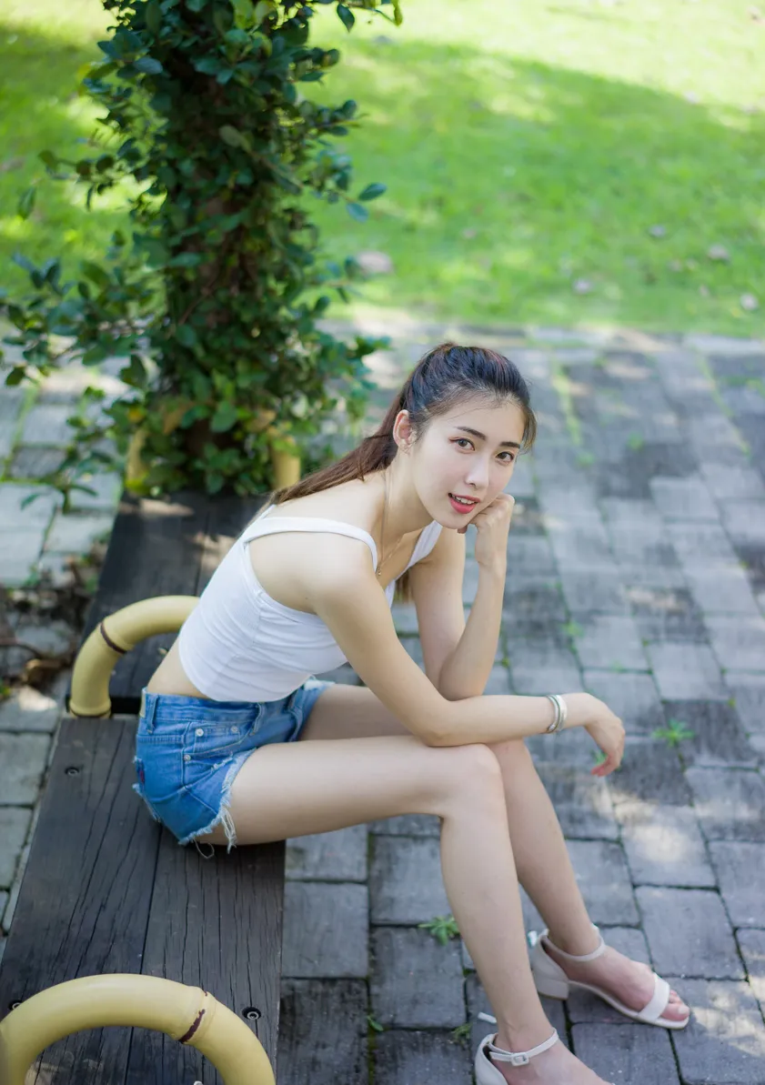 [街拍丝足] NO.186 金允乔 露肚牛仔短裤凉高美腿 #街拍丝足、美足#[47P]-008