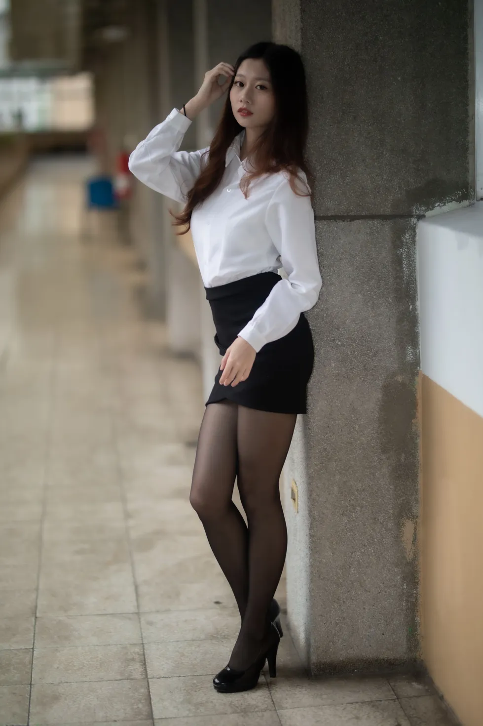 [街拍丝足] NO.128 Dolly Liu OL黑丝高跟美腿[31P]-PicJJ
