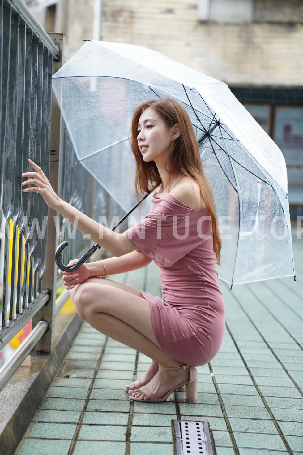 [街拍丝足] NO.130 廖挺仱 露肩连衣短裙凉高美腿 #街拍丝足、美足#[100P]-075