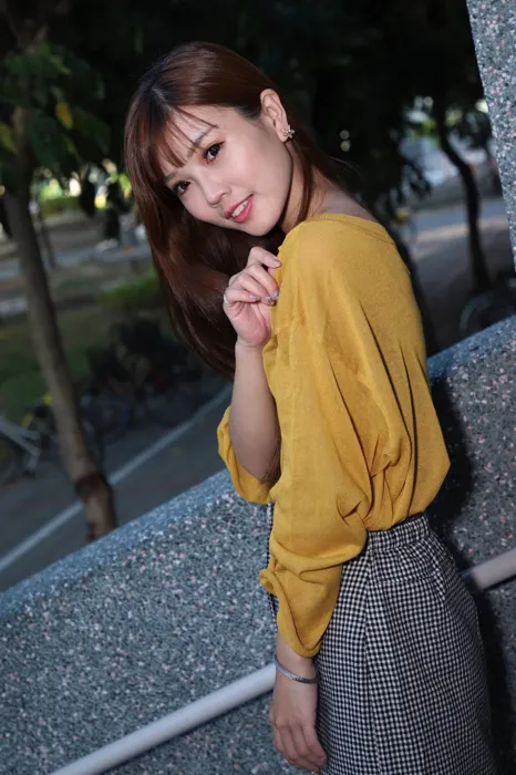 [街拍丝足] NO.053  凯蒂 裙摆摇 高跟美腿旅拍 #街拍丝足、美足#[50P]-042