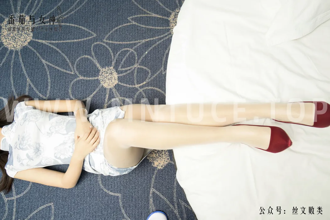 [街拍丝足] NO.038 小如的高叉旗袍 #街拍丝足、美足#[96P]-050