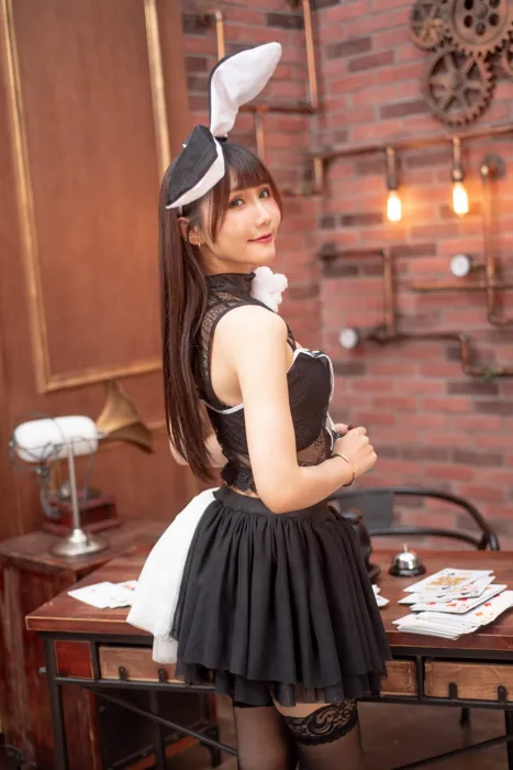 [街拍丝足] NO.079  乔乔儿 兔女郎 高跟美腿外拍 #街拍丝足、美足#[48P]-003
