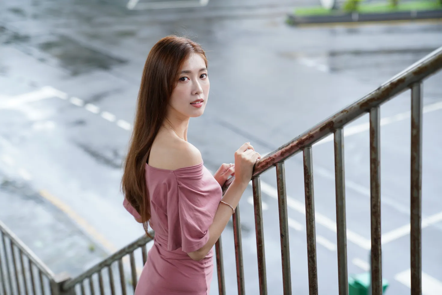 [街拍丝足] NO.130 廖挺仱 露肩连衣短裙凉高美腿 #街拍丝足、美足#[100P]-091